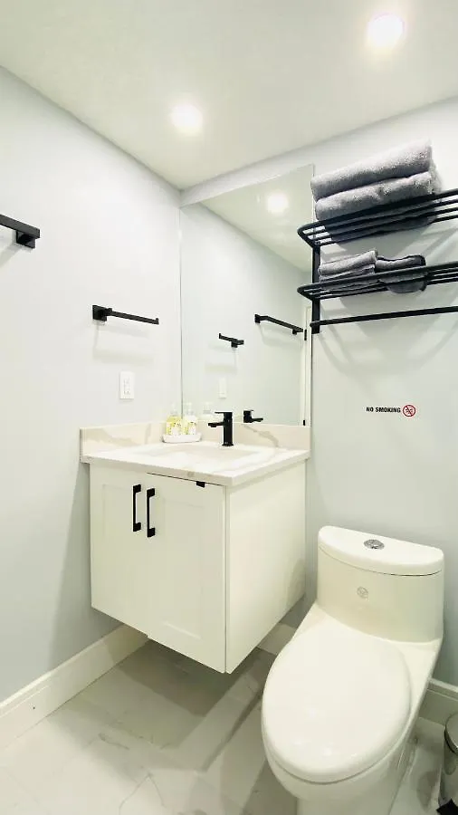 Cozy Basement Suite-溫馨小屋 Designated Parking Calgary